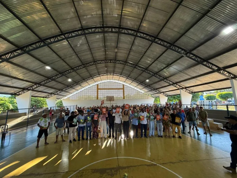 Regularização Fundiária Avança em Cajazeiras do Piauí com Entrega de Documentos a Moradores