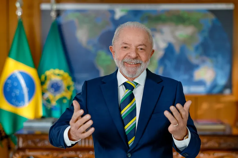 Lula sinaliza a aliados que não vai abrir mão de nova indicação para o STF após derrota de Messias