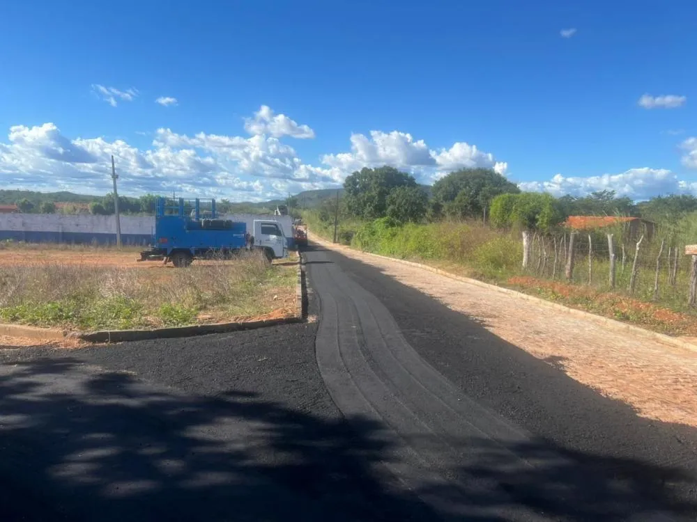 Mais de 10 mil metros de asfalto começam a ser implantados em Cajazeiras do Piauí